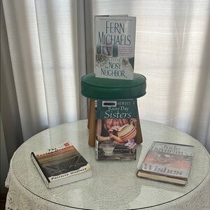 4 Large Print Books 📚